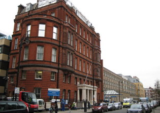 American doctor agrees to travel to the UK to examine Charlie Gard