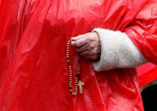 Thousands of Catholics gather along Polish border for controversial prayer event