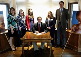 Kansas Becomes First State to Ban Controversial Abortion Technique That Dismembers Unborn Child 'One Piece At a Time'