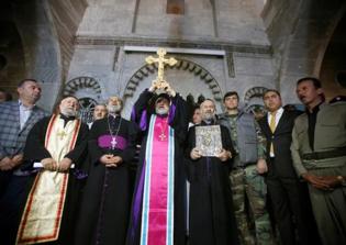 Iraqi Muslim builds crucifix for church that was destroyed by ISIS