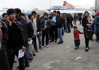 600 multi-faith volunteers show up in New York to pack aid supplies for Syrian refugees