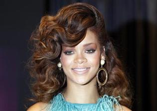Rihanna Blasts CBS For Pulling Song After Ray Rice Scandal