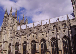 Thousands of young people in UK are converting to Christianity after church visit, says new study