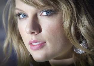 Taylor Swift New Songs for '1989' Deluxe Version: Singer Releases 3 New Tracks