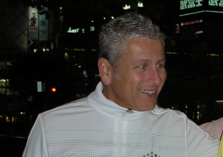 Louie Giglio leads worshippers at Together 2016: 'Jesus changes everything'