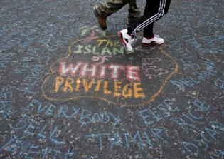 Christian artist Lecrae slams #AllLivesMatter as 'insensitive'