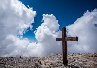 Cross memorial project at Georgia high school draws complaint from secularist group