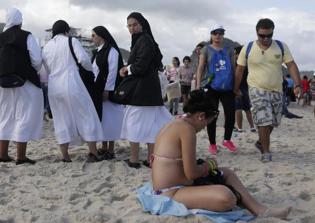 Burkinis and nuns' habits banned on the beaches of Nice, France