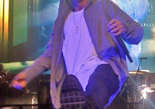 Eminem 2016 album updates: Upcoming project rumored to be delayed due to Eminem's personal problems; rap battle with Nick Cannon to be included in the album?