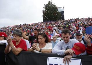 Franklin Graham leads thousands in prayer at Donald Trump's 'Thank You Tour'