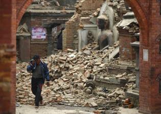 Nepal Earthquake Death Toll Hits 4,000 As Rescuers Search in Remote Mountain Regions