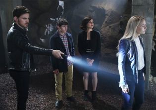'Once Upon A Time' season 6 episode 5 spoilers: 2 saviors finally meet; Evil Queen tears Charming family apart