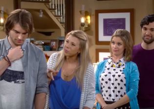 'Fuller House' series latest news: Netflix renews 'Full House' sequel for season 3