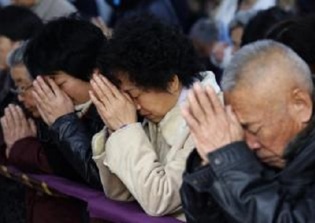 China detains pastor and family for defending house churches targeted for demolition