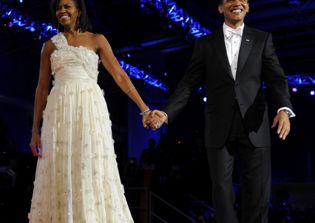 Incoming First Lady Melania Trump might wear a Ralph Laurenâ€“Karl Lagerfeld combo at Donald Trump's Inauguration day