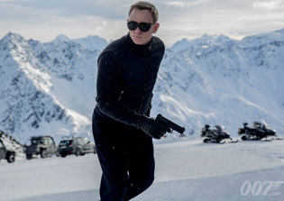 James Bond Spectre Filming Delay News: Daniel Craig Injured in Shoot