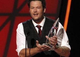 Blake Shelton Admits to 'Having a Few Drinks' Before 'American Sniper' Tweets