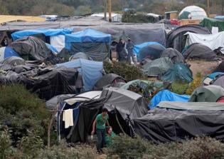 Dozens of unaccompanied child refugees missing in 'Calais Jungle'