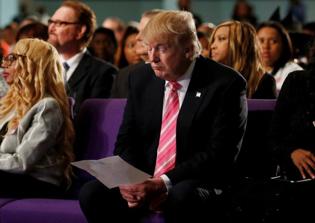 Jewish leaders unhappy with Donald Trump being presented with Jewish shawl during Detroit visit