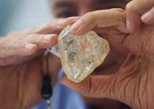 Sierra Leone pastor pledges to give money from sale of 709-carat diamond to the poor