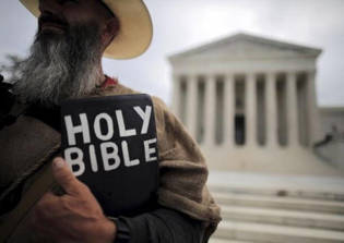 North Carolina Residents Oppose City's Removal of Bible Verse Park Bench