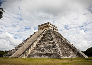 'Big Blue Hole' Offers Clues To Collapse of Mayan Civilization