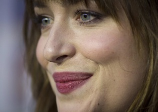 'Fifty Shades of Grey' Star Dakota Johnson to Host 'Saturday Night Live'