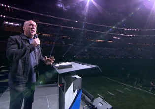 Greg Laurie celebrates 25,000 decisions for Christ in 2017