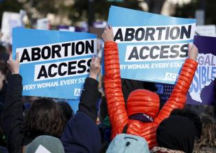Illinois committee approves bill ensuring abortion remains legal