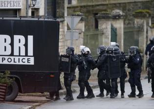 Police In Paris Go Door to Door In Search For Charlie Hebdo Suspects