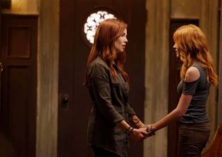 'Shadowhunters' season 2 episode 5 spoilers: Clary wants to bring Jocelyn back in 'Dust and Shadows'