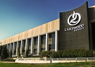 Joel Osteen opens his church to displaced Jewish congregation following Harvey criticism