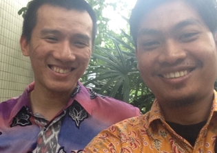 Taking A Selfie Is A Sin, Declares Muslim Cleric; Slams Islamic Women Who Take Selfies