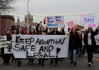 Judge blocks governor from closing Kentucky's only abortion clinic