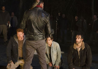 'The Walking Dead' Season 7 spoilers news: Leaked photo on set suggests Daryl is alive