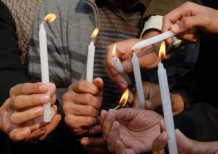 Pakistan Begins Mourning, Burials After Taliban School Attack Kills 148