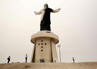 Christ statue in Peru catches fire days before papal visit