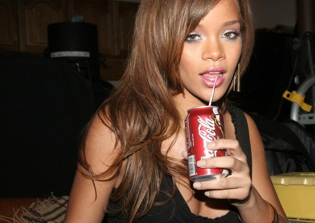 Rihanna on 'Cocaine' Video: 'I Was Rolling Cigarette, Not Snorting Coke'