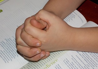 Missouri School board discontinues prayers and hymns after complaint from atheist group