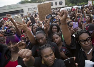 Alton Sterling, Baton Rouge protests remain peaceful as demonstrators demand justice