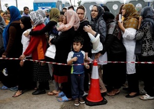 More Scripture booklets needed in Europe as thousands of refugees pour in